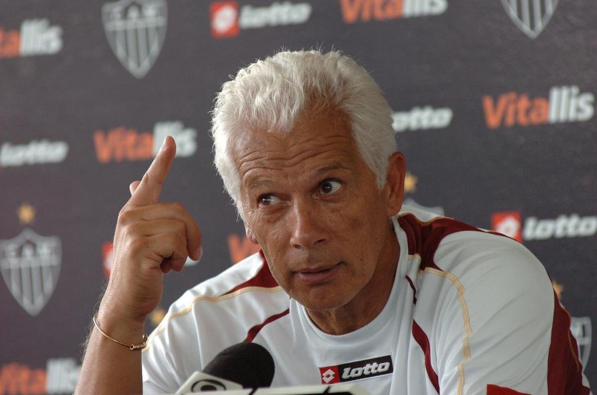 Emerson Leo (2009) - uma vitria, um empate e uma derrota
