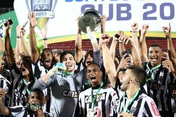 Galinho faz a festa no Rio de Janeiro depois de bater o Flamengo nos pnaltis