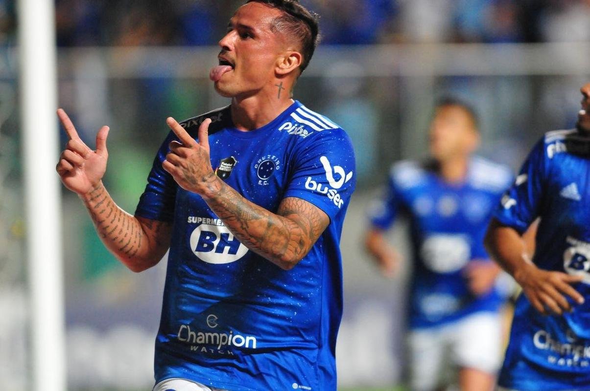 O Cruzeiro goleou o Nutico por 4 a 0 no Independncia, em Belo Horizonte, na 26 rodada da Srie B