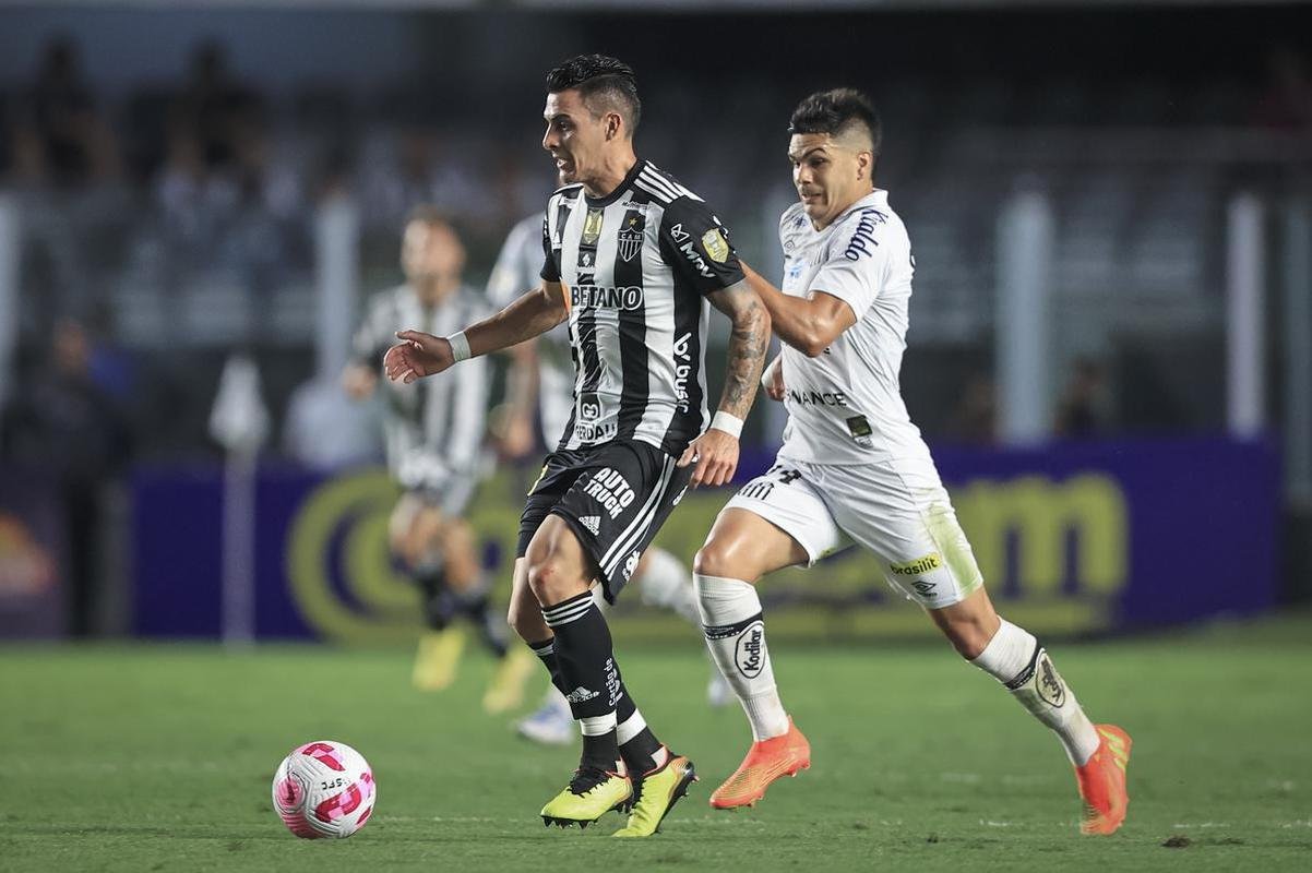 Fotos do jogo entre Santos e Atltico na Vila Belmiro, em Santos, pela 30 rodada do Campeonato Brasileiro