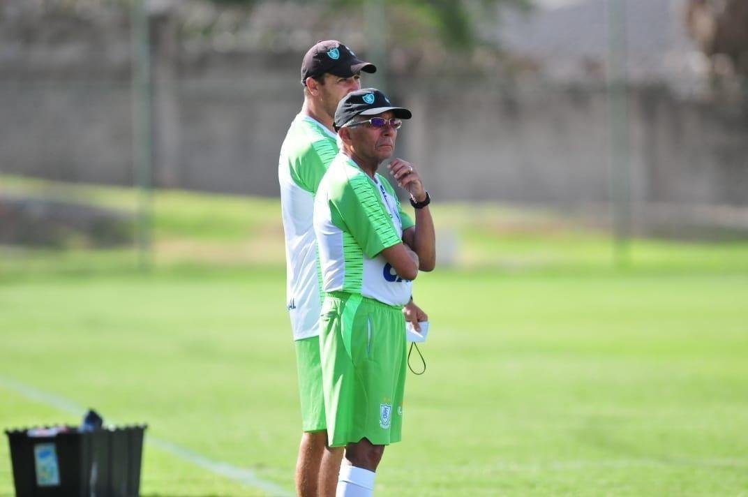 Tcnico acompanhou treinamento regenerativo do elenco nesta segunda-feira