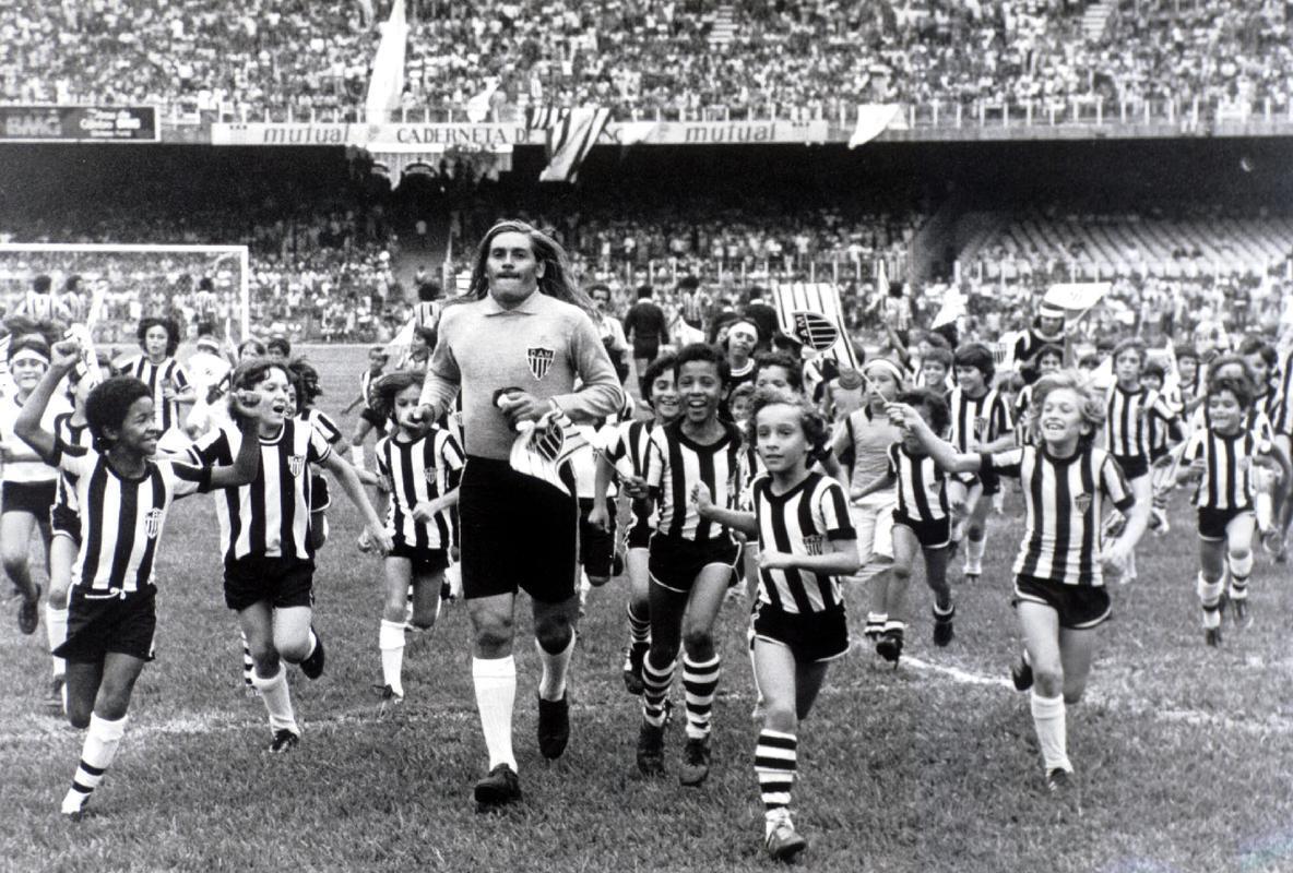 O goleiro Miguel Ortiz marcou poca no Atltico. Em 100 jogos, sofreu 67 gols, mas marcou sete, todos de pnalti. Ele ficou no Galo entre 1976 e 1977.