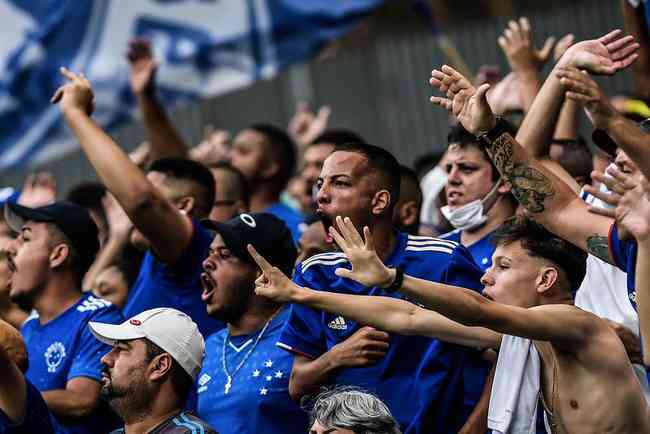 Cruzeiro reduz preos de ingressos para lotar Mineiro