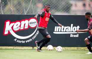 Imagens do primeiro treino de Eduardo Vargas pelo Atltico