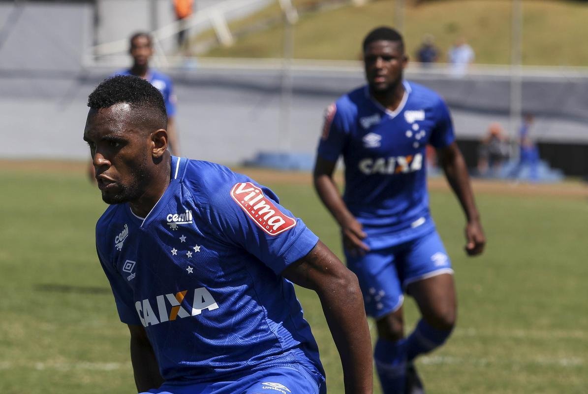Cruzeiro chegou a abrir 2 a 0 sobre o Londrina, com gols de Lucas Silva e Sassá, mas cedeu o empate no segundo tempo e perdeu nos pênaltis por 3 a 1. Time foi eliminado na semifinal da Primeira Liga.