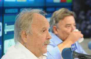 Novo gestor de futebol do Cruzeiro, Zez Perrella deu entrevista nesta sexta-feira, na Toca da Raposa II