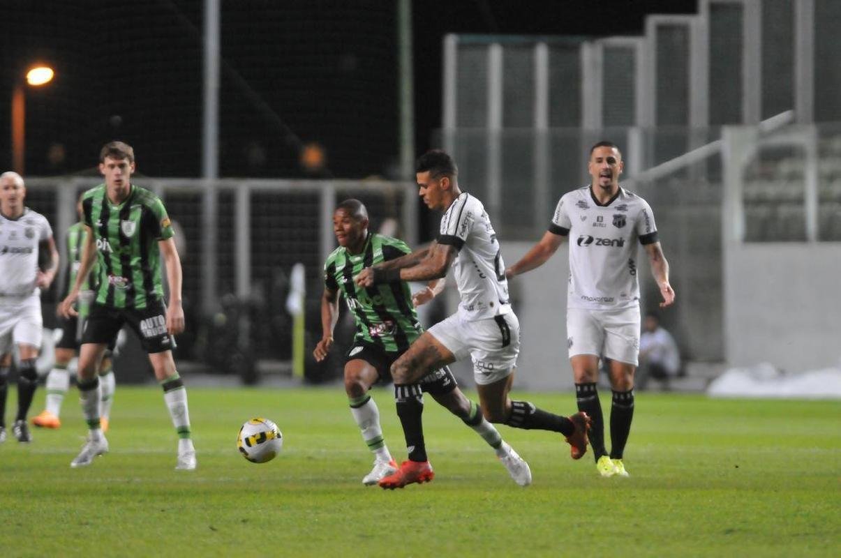 Fotos do jogo entre Amrica e Cear, no Estdio Independncia, em Belo Horizonte, pela 10 rodada da Srie A do Brasileiro