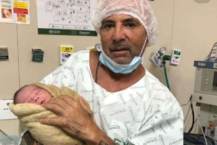 Em 8 de fevereiro de 2021, a esposa de Sampaoli, Paula Valenzuela, deu à luz ao garoto Bento, filho do treinador, em uma materinidade em Belo Horizonte
