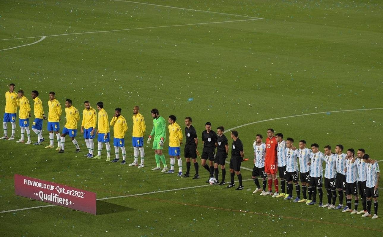 Sem Neymar, Brasil encarou a Argentina em clssico agitado pelas Eliminatrias
