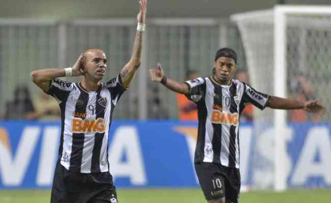 Em 2013, Tardelli e Ronaldinho comandaram goleada do Atlético sobre o São Paulo pela Libertadores