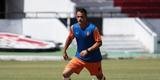 Jogadores do Santa Cruz treinaram no est�dio do Arruda, j� apresentando trabalhos com bola no gramado, sob a supervis�o do t�cnico Itamar Sch�lle. Todos os atletas e os membros da comiss�o t�cnica seguem submetidos �s medidas de afastamento social.