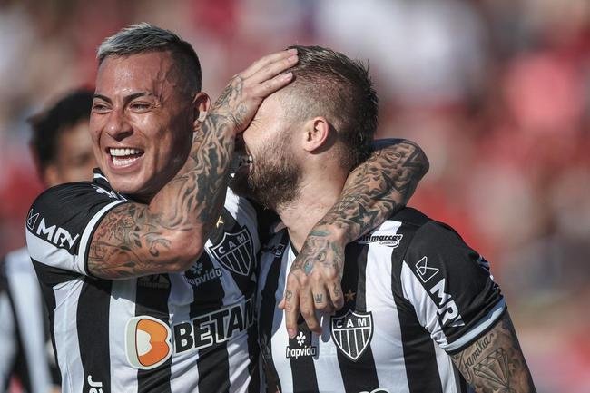 Fotos do jogo entre Pouso Alegre e Atltico, pelo Mineiro