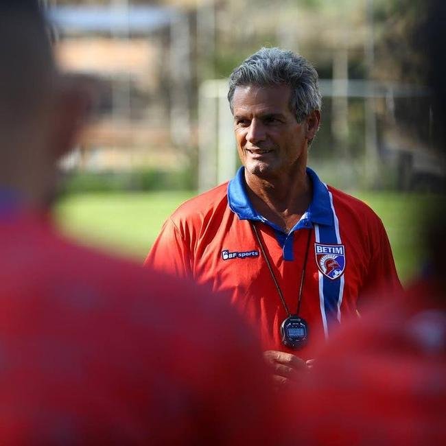 Com jogadores conhecidos da torcida mineira, como o zagueiro Edcarlos o meio-campista Leandro Domingues, o Betim apresentou o elenco nessa segunda-feira (21)