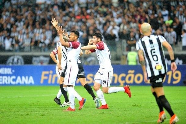 Fotos do primeiro tempo do duelo entre Atltico e Coln, no Mineiro, pela semifinal da Copa Sul-Americana