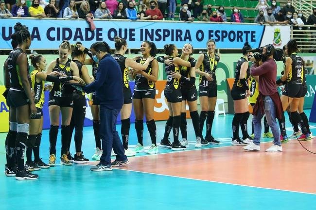 Praia venceu o Minas por 3 sets a 0, em Brusque (SC), e conquistou a Supercopa