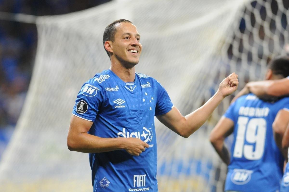 Fotos do jogos entre Cruzeiro e Deportivo Lara no Mineiro