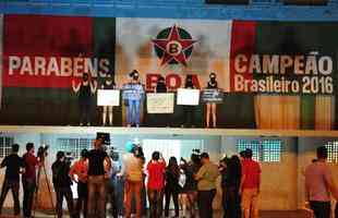 Grupo de mulheres fez protesto no Centro de Varginha contra a chegada de goleiro Bruno ao Boa Esporte