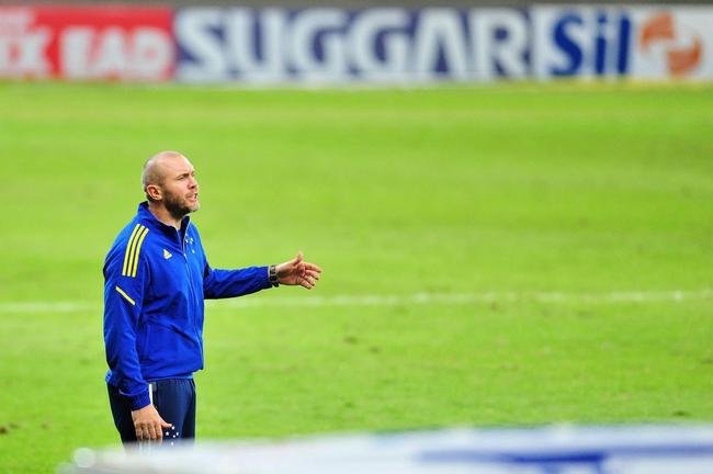 Fotos do jogo entre Cruzeiro e Coritiba, no Mineiro, em Belo Horizonte, pela nona rodada da Srie B do Campeonato Brasileiro de 2021