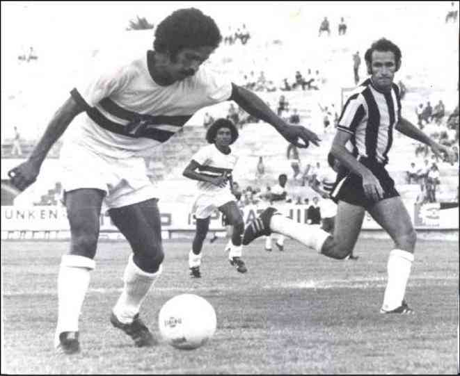 5 Fernando Santana - 123 gols: Participou ativamente do pentacampeonato pernambucano do Santa Cruz (1969 a 1973), sendo artilheiro em trs temporadas. Tambm conquistou o estadual no ano seguinte, mas vestido a camisa do Nutico (1974).