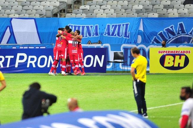 Cruzeiro e CRB se enfrentaram no Mineir�o