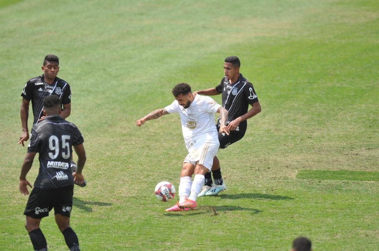 Cruzeiro e Ponte Preta se enfrentaram numa manh de forte calor em Sete Lagoas