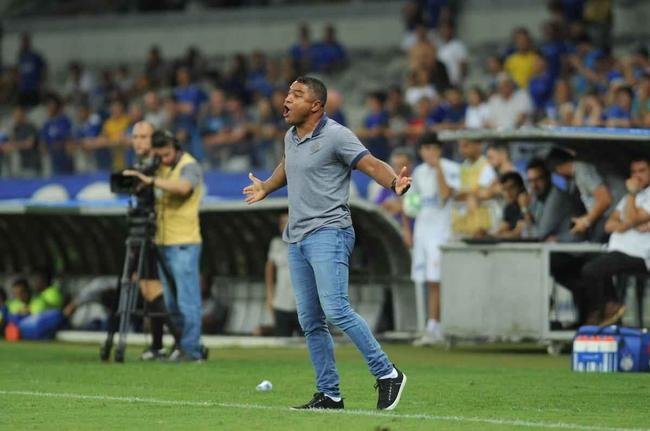 Cruzeiro estreou terceiro uniforme, o ltimo produzido pela Umbro