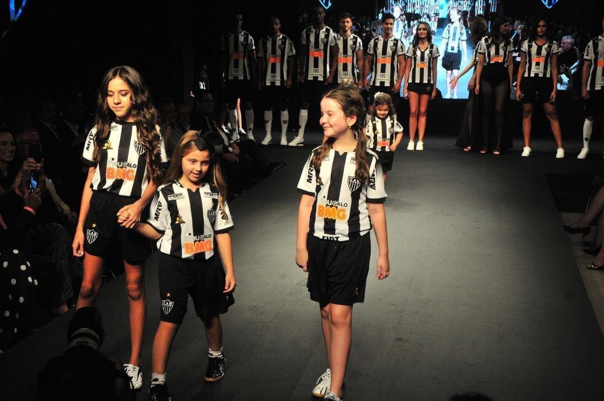 Nova coleo de uniformes do Atltico produzida pela fornecedora francesa Le Coq