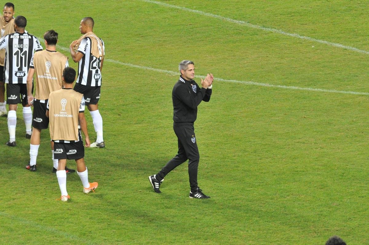 Depois de vitria do Atltico por 1 a 0 no tempo normal, Victor pegou trs pnaltis do Unin La Calera e levou o time alvinegro s oitavas de final da Sul-Americana