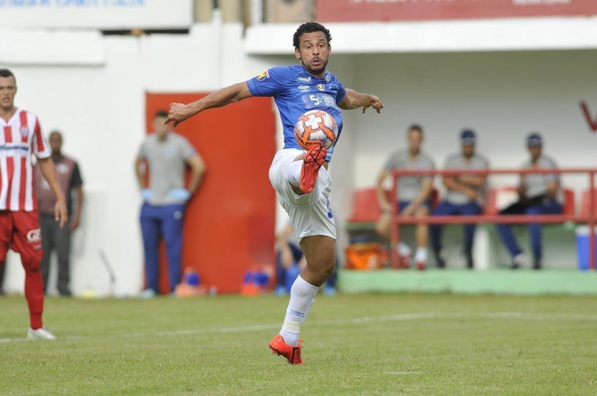 Fotos do duelo entre Villa Nova e Cruzeiro, neste domingo