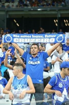 Imagens da torcida do Cruzeiro no jogo contra o Atltico-PR