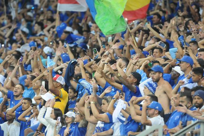 Fotos da torcida do Cruzeiro na derrota para o Fluminense no Mineiro; mesmo com eliminao, time recebeu grande apoio ao fim da partida