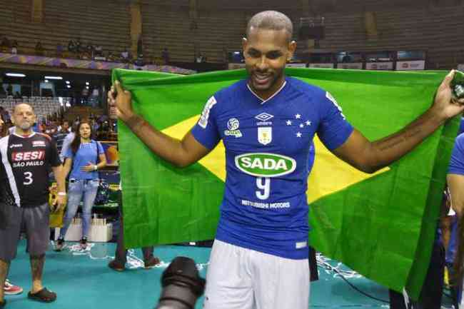 Cubano Leal, naturalizado brasileiro, se despede do do Cruzeiro para defender time italiano