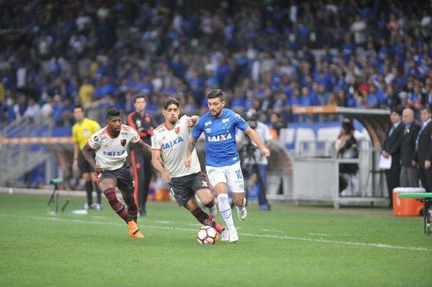 Fotos do primeiro tempo do duelo entre Cruzeiro e Flamengo, no Mineiro, pelas oitavas de final da Libertadores