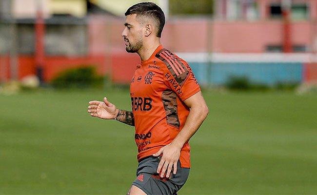 Arrascaeta deseja permanecer no Flamengo e negocia novo contrato com diretoria