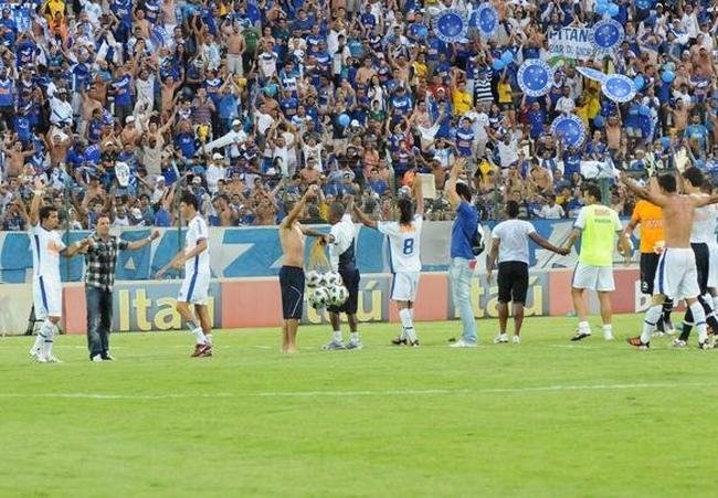 Atletas celestes vibraram com vitria e permanncia na Srie A