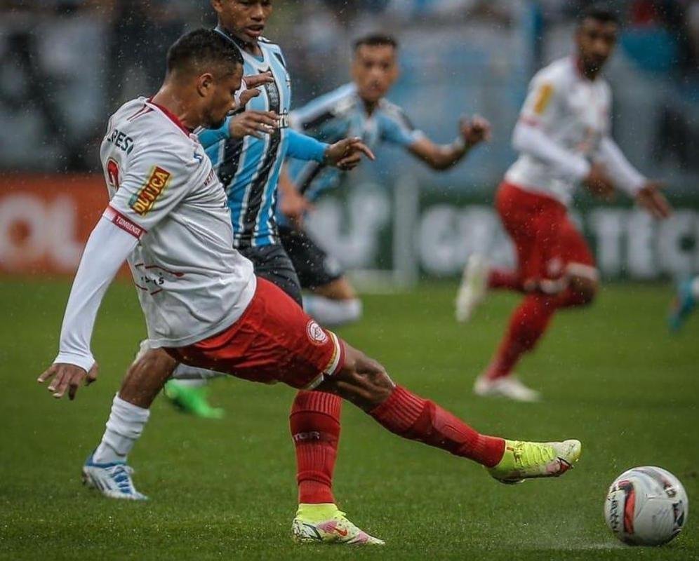 David Junior, lateral-direito