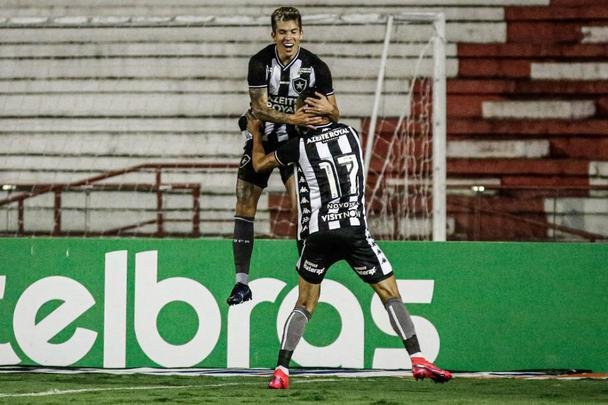 Já no segundo tempo, o jogo foi mais equilibrado. Com as mudanças feitas pelo técnico Paulo Autuori, o Botafogo empatou com gol de Bruno Nazário. Náutico teve chances de marcar o segundo gol com Jorge Henrique e Erick em chances claras, mas ambos perderam os lances.