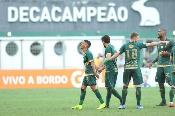 Matheusinho fechou a vitria do Amrica sobre o Santos, no Independncia, por 2 a 1