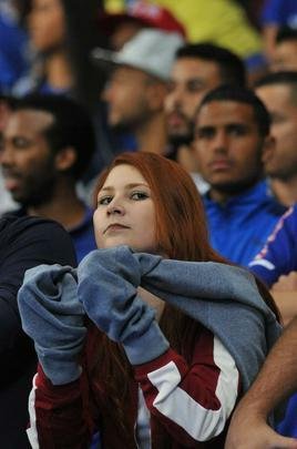 Torcida do Cruzeiro encarou frio e crise de abastecimento para apoiar o time contra o Palmeiras, no Mineiro