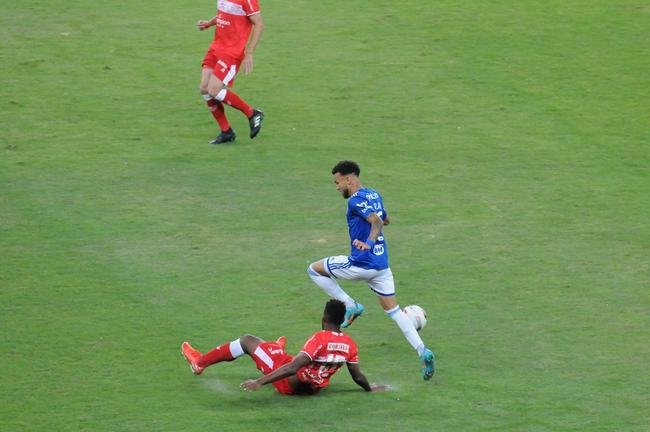 Fotos do jogo entre Cruzeiro e CRB, no Mineiro, em Belo Horizonte, pela 11 rodada da Srie B do Brasileiro