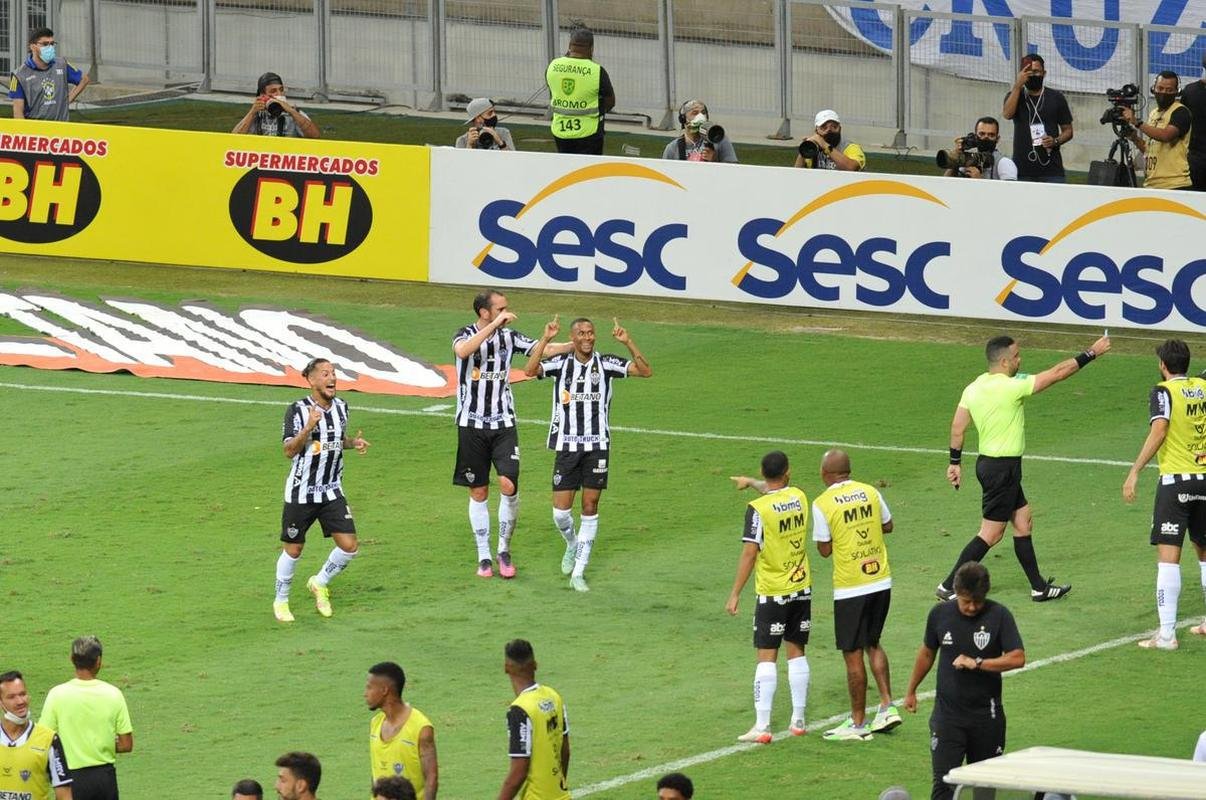 Ademir entrou no segundo tempo e fez o gol da virada do Atltico nos acrscimos