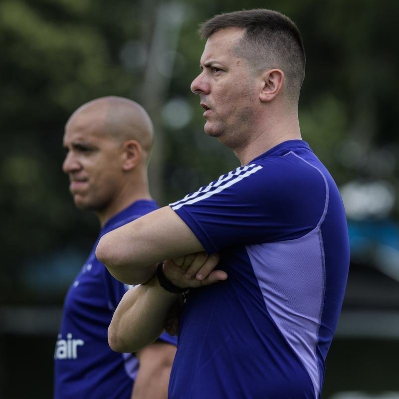 Fotos do primeiro treino do tcnico portugus Pepa no Cruzeiro