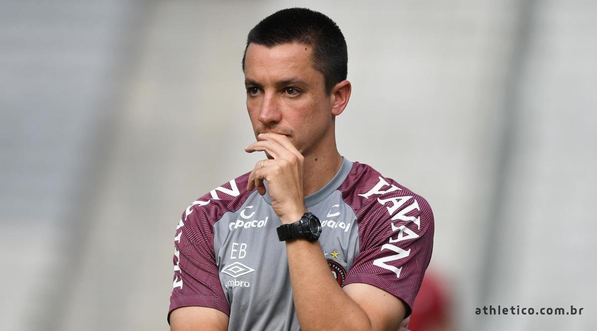 Eduardo Barros assumiu o Athletico-PR em setembro, na vaga de Dorival Jnior. No total, foram 14 jogos no comando da equipe, com quatro vitrias, cinco empates e cinco derrotas. Foi demitido em outubro.