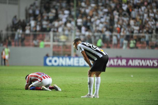 Atltico insistiu no segundo tempo, no conseguiu o terceiro gol e foi eliminado