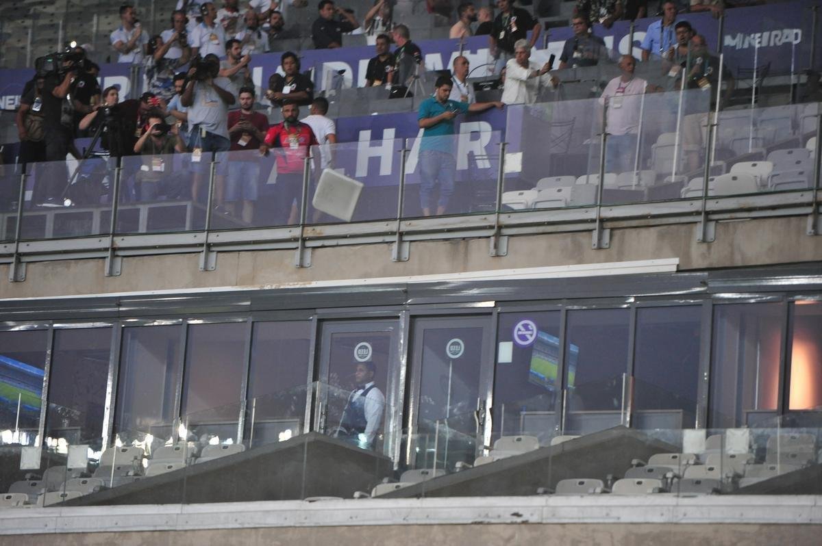 Atleticanos invadiram camarote de cruzeirenses, e torcedores entraram em confronto