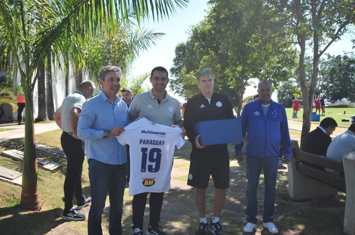 Seleo Paraguaia treina na Toca da Raposa 2