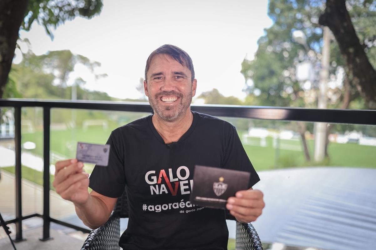Coudet conhece a Cidade do Galo