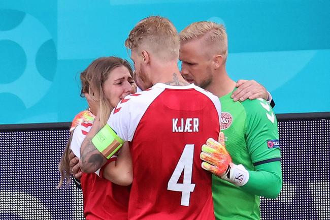 Reação de companheiros, esposa, adversários e torcedores após queda de Eriksen