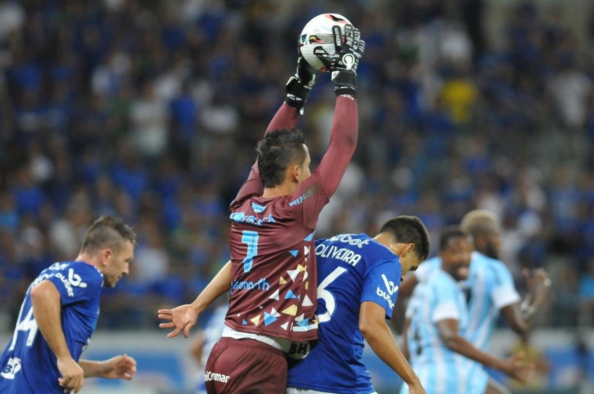 Fotos do jogo entre Cruzeiro e Londrina, no Mineiro, em Belo Horizonte, pela quarta rodada da Srie B do Brasileiro