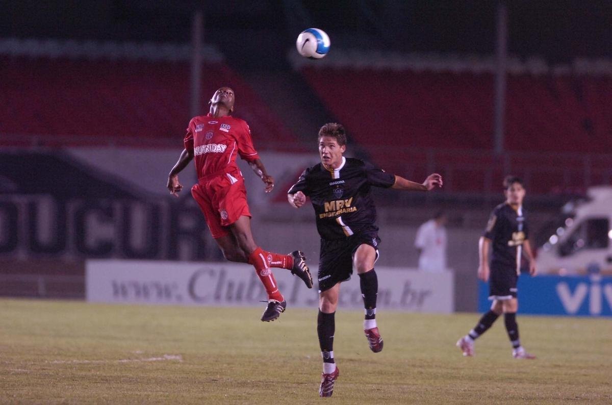 50 - Leandro Carrijo - 2007 - 6 jogos / 1 gol - 0,16 por jogo
